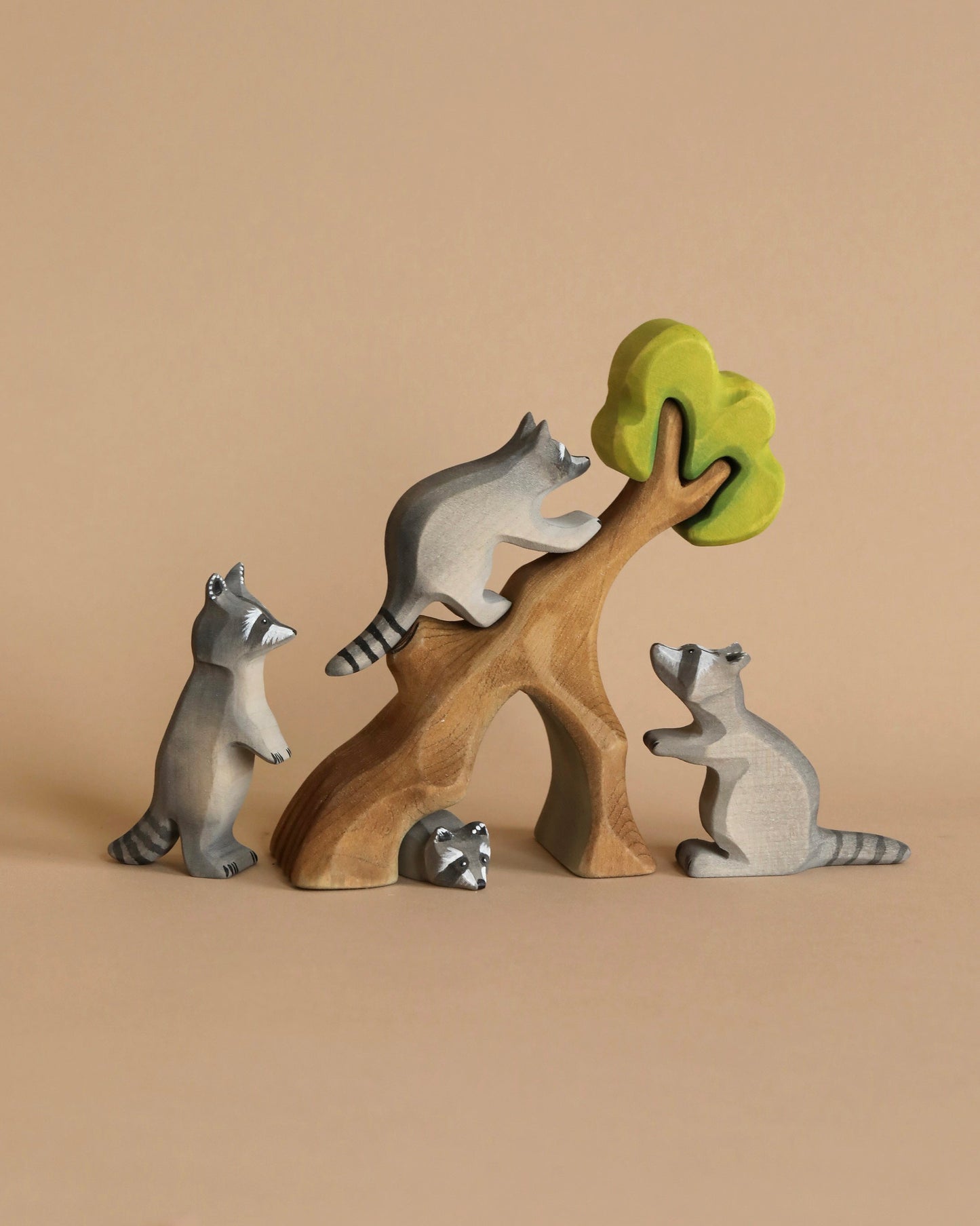 Bumbu Wooden Raccoon Family With Tree Set