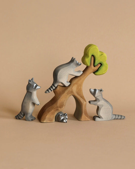 Bumbu Wooden Raccoon Family With Tree Set